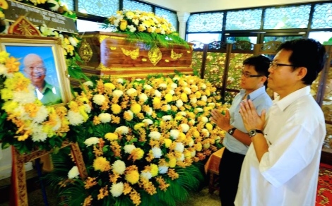 Jelutong MP Jeff Ooi paid homage to the remains of Chin "Buthcer of Malaya" Peng in Bangkok